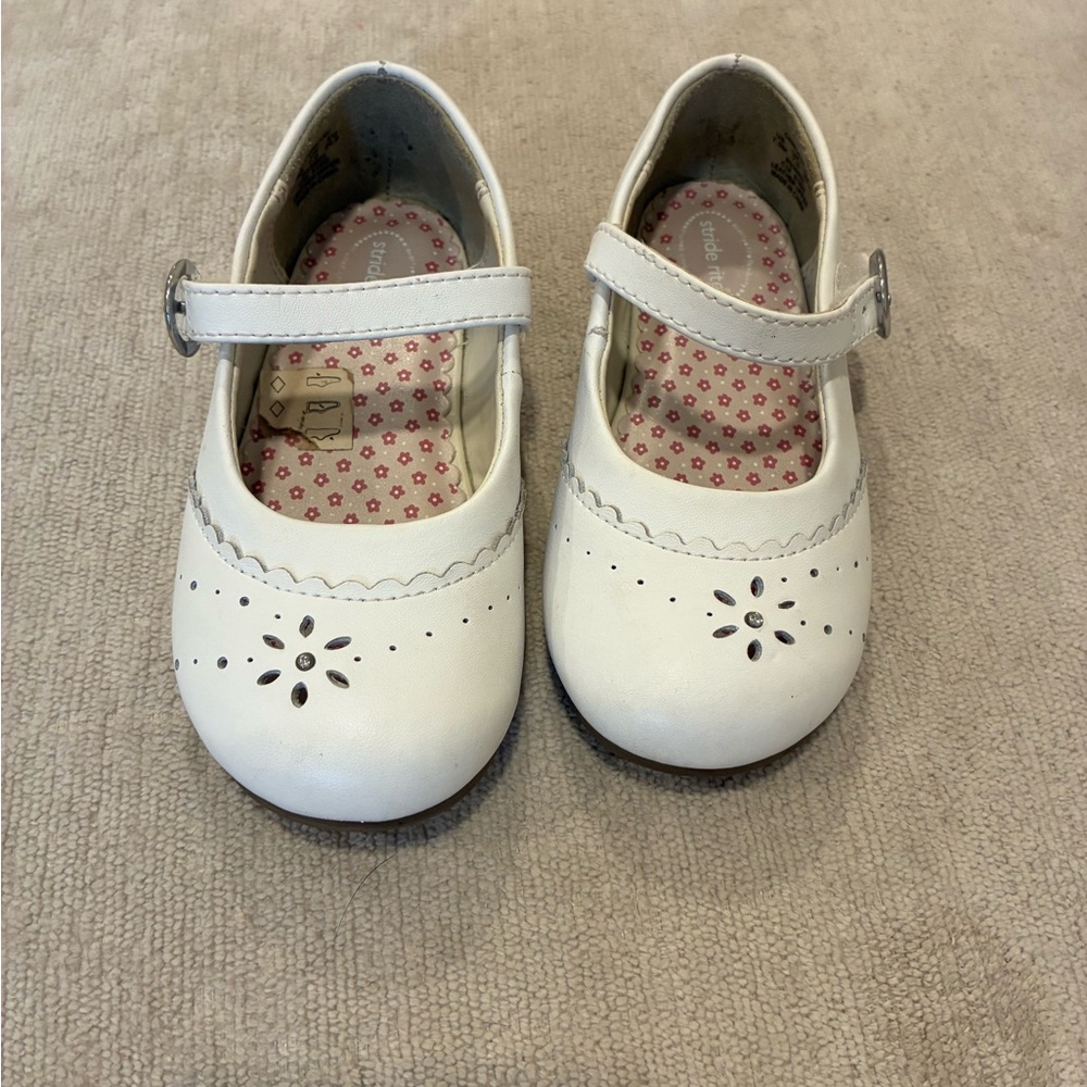 Girls White Mary Jane Dress Shoes